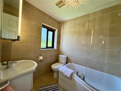 En-Suite Bathroom